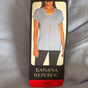 Banana Republic V-Neck Tee Shirt Medium